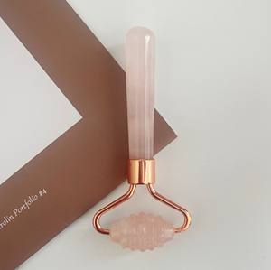 Gua Sha pierre naturelle produits de beauté du visage Anti-âge Mini visage rouleau pour les yeux rose Quartz Eye Roller Guasha pour le visage - Product Image 4