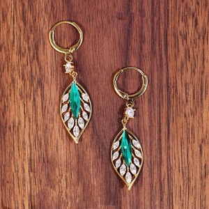 Long Bling Shining Green Leaf Earrings Light Luxury Wholesale New Sparkling Diamond Female Ear Buckle Earrings - Product Image 3