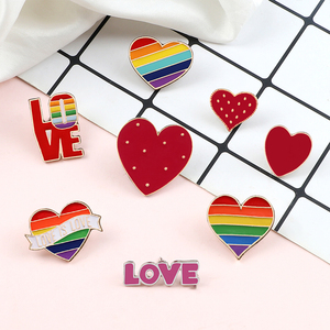 Broches de esmalte con forma de corazón, insignias de dibujos animados, broches de amor para ropa, bolsos, vaqueros, regalos para mujeres, hombres, amigos, joyería de moda - Product Image 1