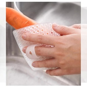 Brosse de nettoyage pour fruits et légumes, gant de nettoyage en silicone flexible, outil de cuisine multifonction pour pommes de terre, légumes, fruits - Product Image 2