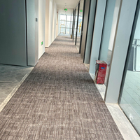 Dalles de moquette carrées en nylon à boucles, imprimées florales, fabriquées à la machine, pour bureaux et espaces commerciaux, ignifuges et insonorisantes, vente en gros