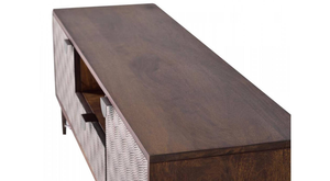 Meuble TV en bois massif d'inspiration patrimoniale, mettant en valeur des panneaux avant sculptés à la main et offrant une organisation spacieuse pour le salon - Product Image 2