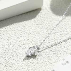Collier Pendentif en Argent Sterling 925 Plaqué Rhodium avec Zircon Poire, Bijoux Fins de Haute Qualité, Fabrication Personnalisée, pour Fiançailles et Fêtes - Product Image 4