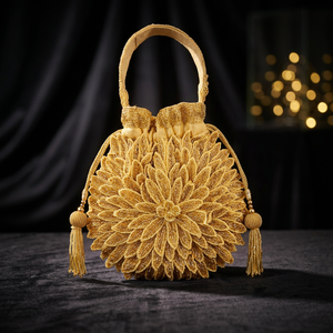 Pochette de soirée élégante en perles dorées avec bandoulière à pompon, motif floral fait main, accessoire de fête raffiné - Product Image 2
