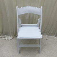 Chaises de salle à manger en plastique portables et pliables nouvellement conçues pour les événements de mariage ou les banquets intérieurs et extérieurs