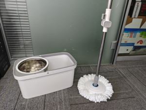 BENHENG, venta al por mayor, fregona de microfibra Magic Spin 360 con fregona de limpieza y fregona de poste retorcido inoxidable - Product Image 3