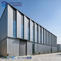 Bâtiment à ossature métallique pour zones de production industrielle