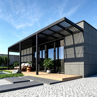 Pergola bioclimatique en aluminium à cantilever avec toit à lames motorisées à déport étendu pour patio latéral de villa
