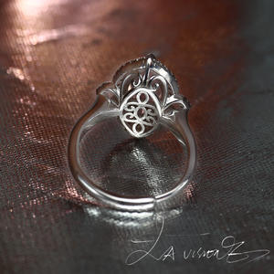 Anillo de plata 925 con incrustaciones de cuarzo rosa y circonita cúbica de la serie Otherworld para mujer - Product Image 1
