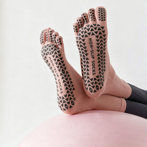Chaussettes de yoga professionnelles 100% coton, antidérapantes, respirantes, couleur unie, mi-mollet, cinq orteils, logo personnalisable - Product Image 4