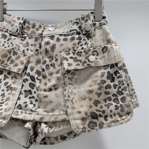 กางเกงขาสั้นเดนิมพิมพ์ลายเสือดาวสำหรับผู้หญิงแบบ 3 มิติ มีกระเป๋าขนาดใหญ่ แฟชั่นสำหรับใส่ทำงาน - Product Image 6