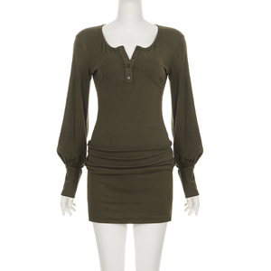 Robe midi Pure Desire à col rond, demi-fermeture boutonnée, manches lanternes, taille froncée, coupe ajustée, design unique et flatteur - Product Image 6