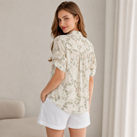 Chemisier Chic à Motifs Floraux et Découpes Ajourées pour Femme, Col Fendu, Manches à Revers, en Mélange de Viscose, Idéal pour les Vacances d'Été et les Tenues de Plage