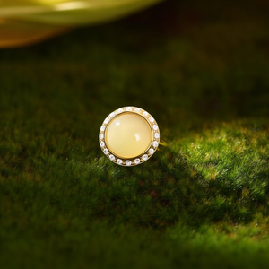 Bague fine en acier inoxydable 316L plaqué or PVD, durable et résistante, avec design rond en pierre - Product Image 3