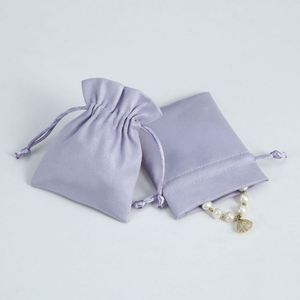 Sacs cadeaux écologiques durables pour bijoux, en velours suédé, avec cordon de serrage, personnalisables avec logo, en tailles 5-7 pouces, vente en gros - Product Image 5