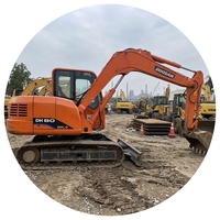 Excavatrice compacte d'occasion Doosan DH80 8 tonnes, fabriquée en Corée, faible nombre d'heures, sur chenilles, diesel, hydraulique, excellent état, prête à être expédiée