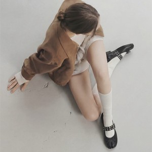 Zapatos de Punta Dividida 2026 para Mujer, de Corte Bajo, Casuales para Exteriores, con Hebilla Decorativa, Versátiles y Cómodos para Uso Diario - Product Image 2