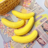 Gele bananen-vormige fruit squishy slow rising stress toys nieuwe PU schuim realistische voedsel knijp zachte groothandel kinderspeelgoed