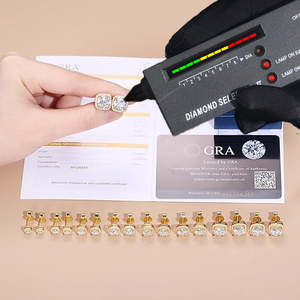 Boucles <span class=keywords><strong>d</strong></span>'oreilles clous carrées en moissanite avec halo, testées au <span class=keywords><strong>diamant</strong></span>, en or blanc et argent sterling 925, bijoux fins pour hommes et femmes - Product Image 3