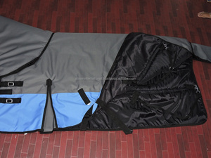 Manta de Invierno para Caballo 100% Impermeable y Transpirable, Ripstop, 1200D, Peso Medio, Dos Correas Abdominales, Personalizable - Product Image 6