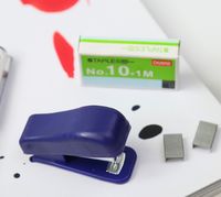 Vente directe du fabricant Agrafeuse manuelle miniature de couleur unie Portable Agrafes n°10 pour la papeterie scolaire