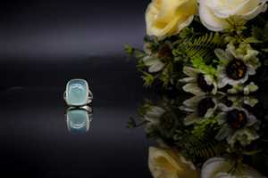 Bague en argent sterling 925 faite à la main avec pierres précieuses naturelles, chalcédoine aqua, sertie en clos, bijoux élégants et tendance de haute qualité pour femmes - Product Image 3