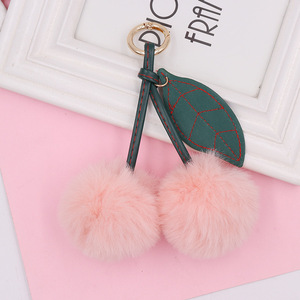 Vente en gros de porte-clés <span class=keywords><strong>pompon</strong></span> boule fourrure fruits cerise <span class=keywords><strong>mini</strong></span> dessin animé accessoires boule peluche pendentif sac à main porte-clés <span class=keywords><strong>pompon</strong></span> cerise - Product Image 4
