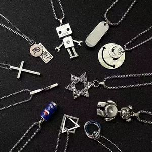 Collana di moda da uomo in acciaio inossidabile di fascia alta con ciondolo cubano accessori a catena per clavicole con catena di lusso leggero - Product Image 1