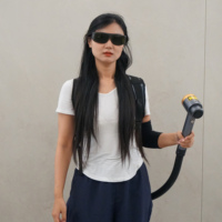 Mesin Pembersih Laser Pulsa Baterai Lithium 200W untuk Kayu, Logam, dan Batu