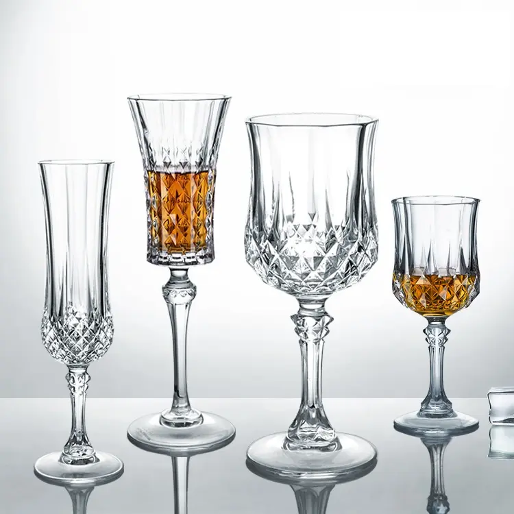 Bicchiere di cristallo di Champagne per cena e festa di nozze