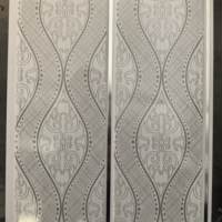 Panel de Techo de PVC Perforado Impermeable e Ignífugo de 200x6mm para Diseño de Techo Falso en Baños y Decoración de Interiores