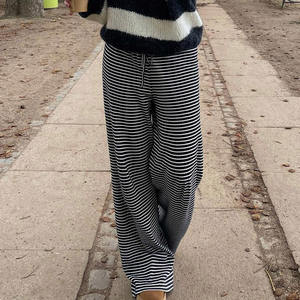 กางเกงขายาวทรงตรงผ้าถักลายทางตัดสี มีเชือกผูกเอว ทรงลำลอง เหมาะสำหรับใส่เป็นชุดอยู่บ้านและใส่ในชีวิตประจำวัน - Product Image 2