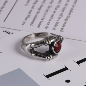 Anillo Gótico Rojo Unisex con Diseño de Esqueleto y Bisel para el Dedo Índice SA423 - Product Image 4