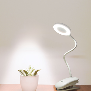 Moderne <span class=keywords><strong>LED</strong></span>-Schreibtischlampe mit Clip, 18 LEDs, Lesebeleuchtung, 2 USB-/Lademodi, 3 Weißlichtmodi, 360° verstellbarer Clip, Akku - Product Image 1