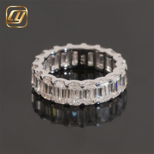 Anillo de Compromiso Unisex con Diamante Sintético Blanco Plateado, Corte Esmeralda, Claridad VVS1, Corte Excelente, Anillo de Boda Clásico, Eternidad Completa - Product Image 2