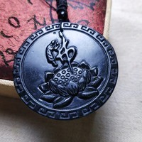 Pendentif Bouddha en Jade Serpentine, Collier Lotus Vert, Plaque Ronde en Jade - Artefact Culturel pour Couples