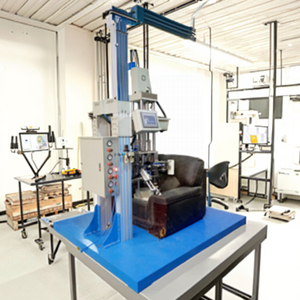 Testeur de durabilité des canapés conforme à la norme QB/T1952.1, équipement de test de meubles, marque HOTOTECH, protection IP55, puissance 1KW, tension 220V - Product Image 4