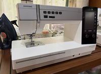 Machine à coudre domestique Janome 9480QCP PC à entraînement direct avec plusieurs points de couture
