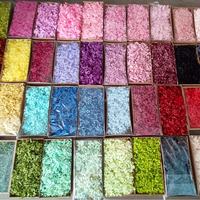 Pétales d'hortensia préservés dans une boîte carrée, fleurs séchées naturelles au toucher réel pour confettis de mariage, artisanat DIY et remplissage de vases.