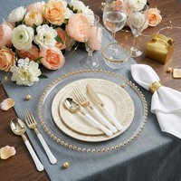 Assiette de présentation ronde décorative en acrylique transparent de 13 pouces avec perles dorées pour événements et dîners