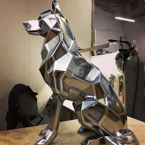 Escultura de Lobo Geométrico en Acero Inoxidable Espejado para Interiores Modernos (Decoración Minimalista para Oficina) - Product Image 2