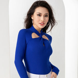 Vente en gros Automne Hiver Nouveau Petit Sexy Front Evidé Slim-fit Bas Tricots Femme Chemisier à manches longues - Product Image 5