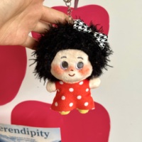 Pendentif en peluche de poupée de dessin animé aux cheveux bouclés, adorable personnage en peluche pour la décoration de sacs à dos, sacs à main et comme cadeau