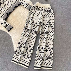 Nouvelles innovations en gros costumes pour femmes ensemble de 2 pièces col montant avec fermeture éclair chandails pour femmes rayé quotidien confortable pour femmes - Product Image 4