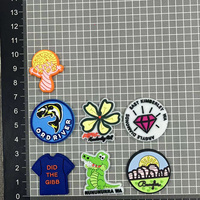 Breloques en caoutchouc PVC personnalisées avec logo, petites quantités minimales de commande, lettres Kawaii, fleurs, décorations pour sacs fourre-tout, sacs de plage et sabots