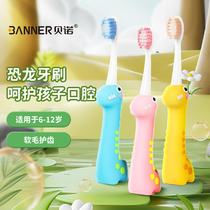 Cepillo de dientes Banner Dinosaur para niños, cerdas suaves, 6-12 años, cepillo de dientes manual - Product Image 1