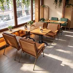 Juego de Sofás para Cafetería, Estilo Americano, con Mesa y Sillas de Hierro Vintage y Asientos de Cuero para Área de Recepción y Bar - Product Image 1