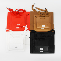 Sac en papier cadeau personnalisé blanc nacré, recyclable, de qualité supérieure, avec ruban, estampage à chaud, enduit, pour emballage de vêtements et de chaussures