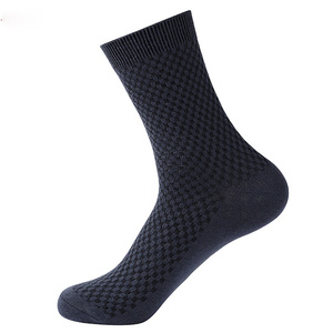 S050603JY Calcetines planos clásicos <span class=keywords><strong>de</strong></span> fibra <span class=keywords><strong>de</strong></span> bambú <span class=keywords><strong>de</strong></span> color sólido para hombre, con patrón <span class=keywords><strong>de</strong></span> letras, para verano y otoño, estilo casual <span class=keywords><strong>de</strong></span> negocios y formal. - Product Image 1