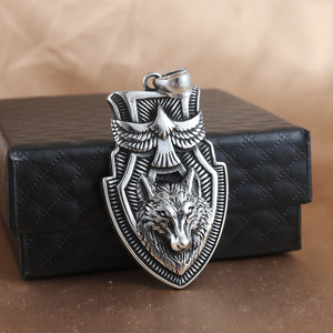 จี้รูปโล่สแตนเลสรูปนกอินทรีหมาป่าสร้อยคอสำหรับทุกเพศ 231010 - Product Image 3